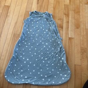 Gunamuna Sleep Sack Grey Stars Light weight 0.5 tog bamboo viscose